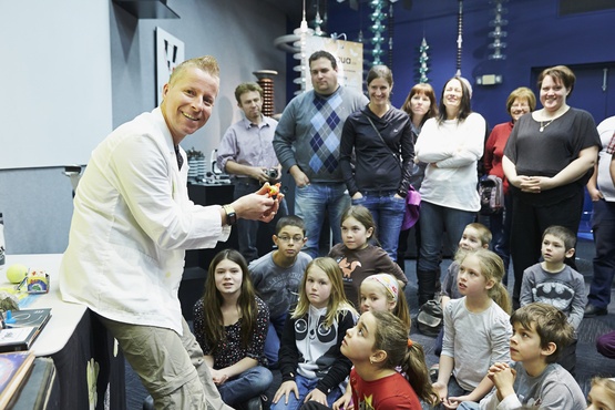 The description of this image is not available 