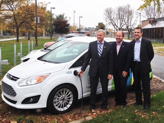 Official photo of the inauguration of Electric Circuit public charging stations by city of Blainville