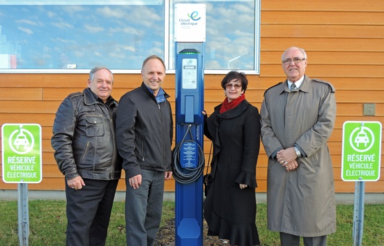 Picture of the inaugural of a charging station in the regional county municipality of La Vallée-du-Richelieu