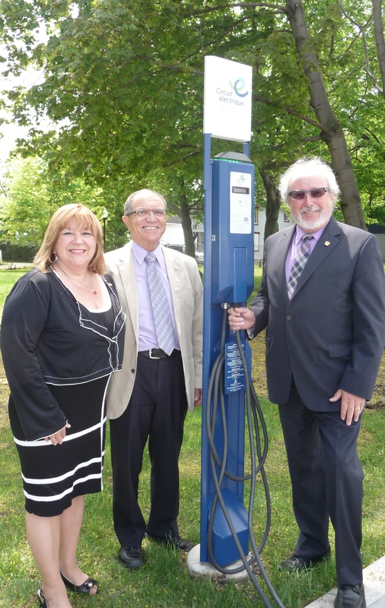 Photo inauguration officielle borne de recharge Ville de Montmagny