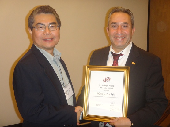 Karim Zaghib, from IREQ, receives an Award from ECS for his contribution to the development of battery materials.