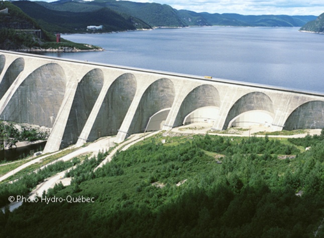 Come discover the splendid architecture of the Daniel-Johnson dam!
