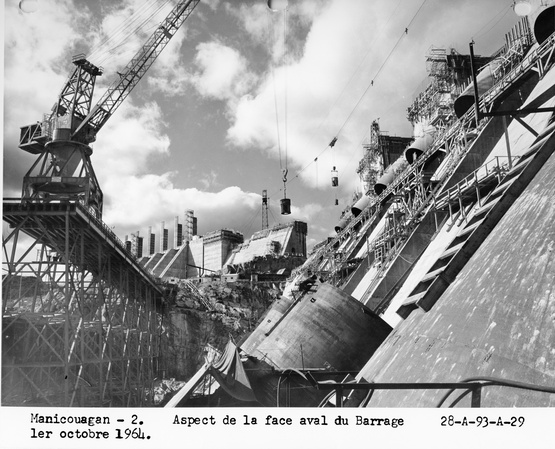 Building the Manicouagan-2 dam