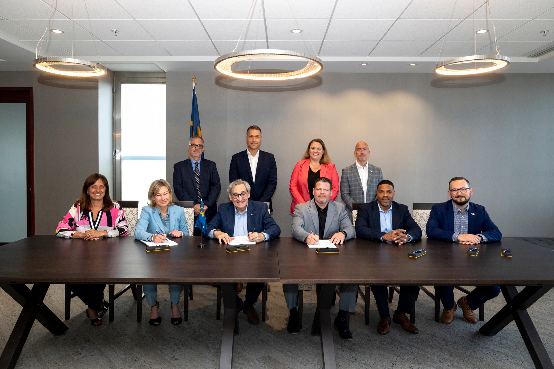 Signature de l'entente entre Syndicat des employés-e-s de techniques professionnelles et de bureau (SCFP 2000) et Hydro-Québec