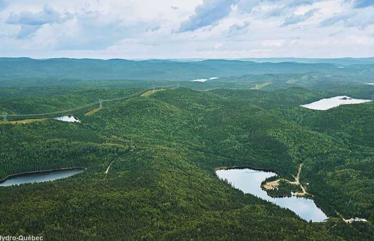 Transmission lines between Manicouagan and Bergeronnes substations in the Côte-Nord region